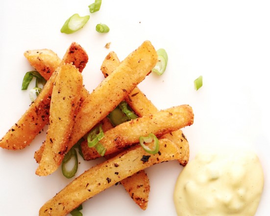 Frites de navet croustillantes + Mayonnaise au curcuma 